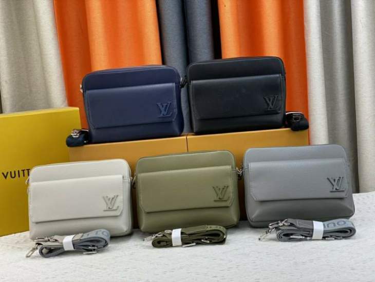 Picture of Louis Vuitton Mens Bags _SKUfw138432881fw